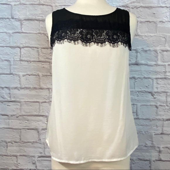 Forever 21 Lace Trimmed Button Back Tank Blouse M